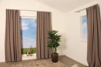 Met deze tijdloze en elegante bouclé gordijnstof is Ombret een trendy een veelzijdig overgordijn met een unieke textuur