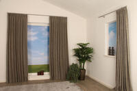 Tamise is een kamerhoog overgordijn met een wollige textuur die warmte en gezelligheid brengt in elke ruimte