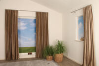 Blanes is een blackout overgordijnstof met lichte glans waardoor deze een rijke uitstraling krijgt