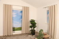 Inbetween Retwist is kamerhoge stof met een linnenlook in twee kleuren garens en in verschillende garendiktes