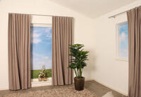 Madia F.R. Night is een soepel vallende verduisterende overgordijnstof met een mooie melange van gemêleerde garens