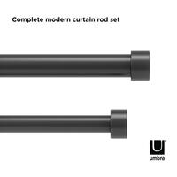 De Cappa gordijnroede van Umbra heeft een metalen finish waardoor deze modern en klassiek oogt
