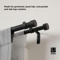 De Cappa gordijnroede van Umbra heeft een metalen finish waardoor deze modern en klassiek oogt