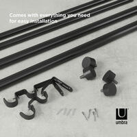 De Cappa gordijnroede van Umbra heeft een metalen finish waardoor deze modern en klassiek oogt