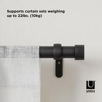 De Cappa gordijnroede van Umbra is super stylish uit en door de metalen finish oogt deze modern en klassiek tegelijk