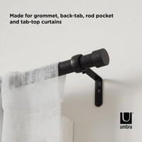 De Cappa gordijnroede van Umbra is super stylish uit en door de metalen finish oogt deze modern en klassiek tegelijk