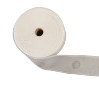 Transparant gordijnband met een breedte van 10cm met voorgestanste openingen voor het plaatsen van zeilringen