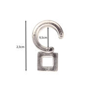 Deze transparante ringclip is 2,3cm hoog en heeft een opening van 1cm