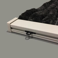 Zwart deurgordijn met een afmeting van 120x240 cm