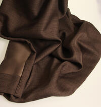 Lagune is een kamerhoge en soepel vallende dim-out met een stoere uitstraling