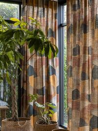 Pieton is een 100% linnen stof die prachtige bedrukking heeft en die jouw interieur een heel eigen persoonlijkheid geeft