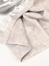 Lumina Reflect is een gladde dim-out overgordijnstof met een grafische print van gemêleerde kleuren