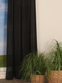 Belfast HH is een inbetween, een elegante en transparante stof die is vervaardigd uit dikkere garens