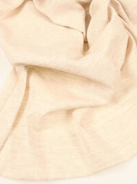 Herba is een kamerhoog overgordijn met een vleugje linnen die nog redelijk veel licht doorlaat