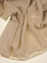 Inbetween Retwist gevoerd is kamerhoge stof met een linnenlook die gevoerd is met een bijkleurende voeringstof