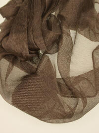 Spark goud is een prachtige glanzende inbetween met een zichtbare weefstructuur in verschillende diktes en kleuren garens