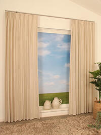 Inbetween Fierce is een elegante gordijnstof met een prachtig linneneffect