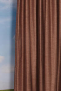 Deze overgordijnstof heeft een elegante uitstraling door een subtiele glans en eigentijds kleurenpalet