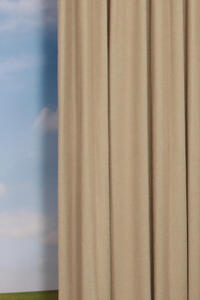 Met overgordijn Oppagne, die een subtiele bouclé effect heeft, creëer je een warme sfeer in huis