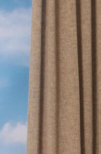 Courtai is een kamerhoge inbetween met een grove weving