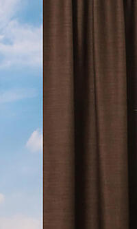 Lagune is een kamerhoge en soepel vallende dim-out met een stoere uitstraling