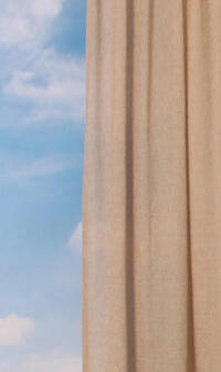 Braine heeft een rijke, jacquard-achtige uitstraling en daardoor verfijnt deze kamerhoge inbetween ieder interieur