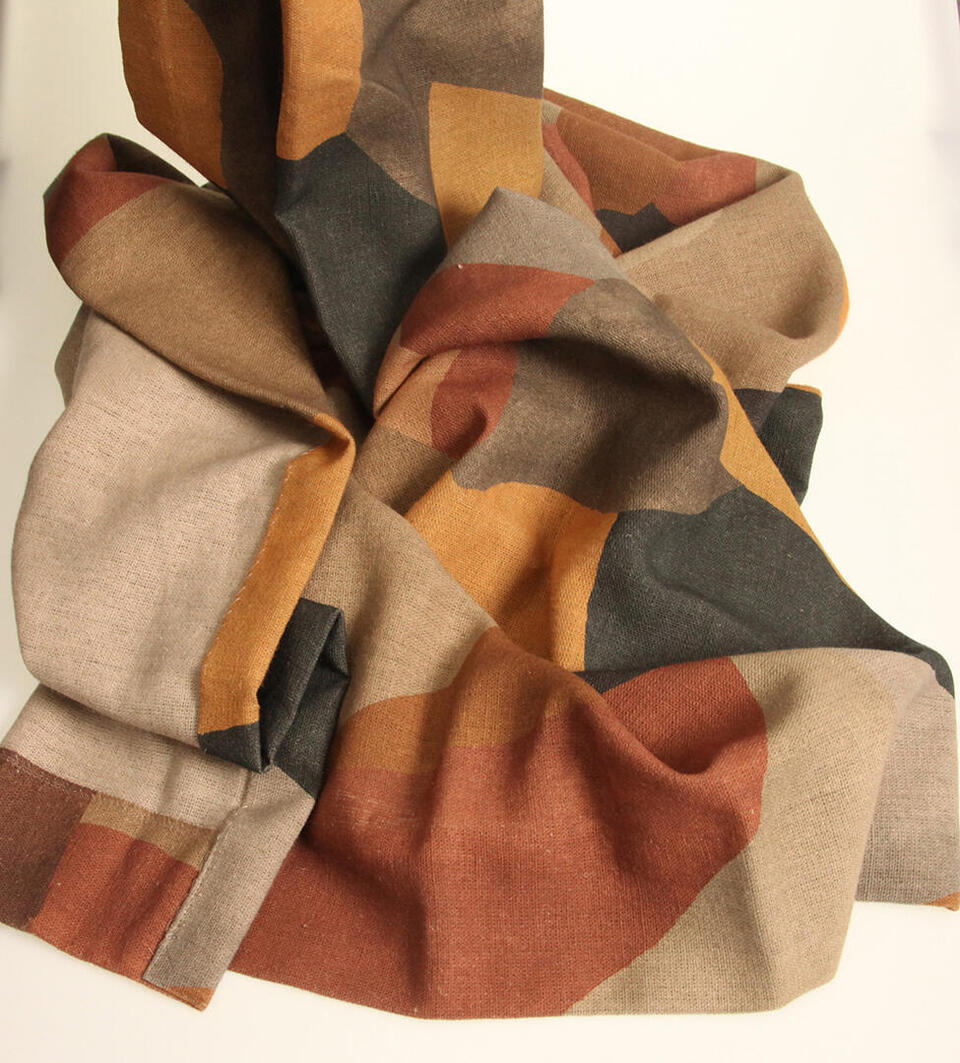 Pieton is een 100% linnen stof die prachtige bedrukking heeft en die jouw interieur een heel eigen persoonlijkheid geeft