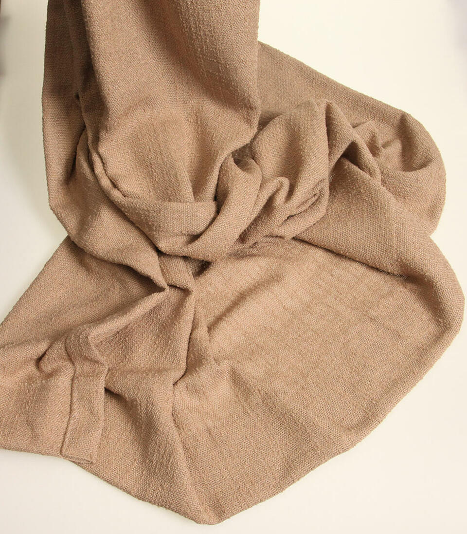 Met overgordijn Oppagne, die een subtiele bouclé effect heeft, creëer je een warme sfeer in huis