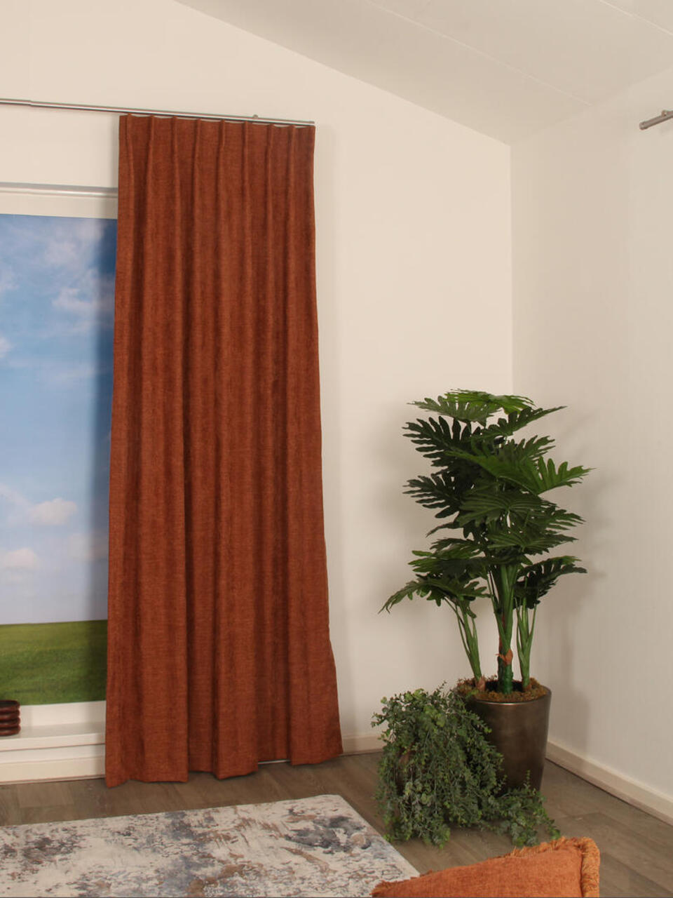 Jalhay is een kamerhoge overgordijnstof die een oase van luxe en comfort biedt aan elke ruimte