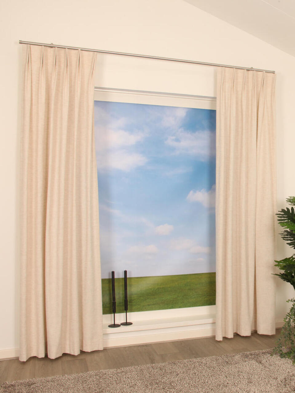 Herba is een kamerhoog overgordijn met een vleugje linnen die nog redelijk veel licht doorlaat