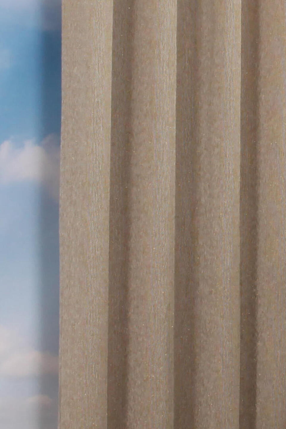 Spark beige gevoerd is een prachtige glanzende inbetween met een voering in een bijpassende kleur