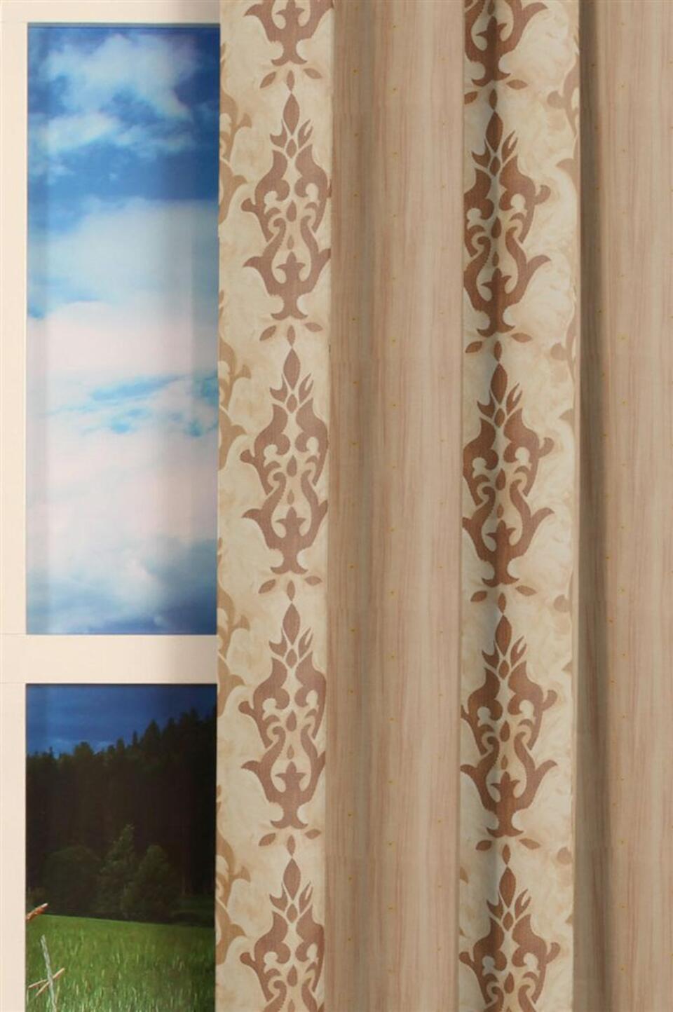Supervoordelig overgordijn. Met barokpatroon en lengtestreep.