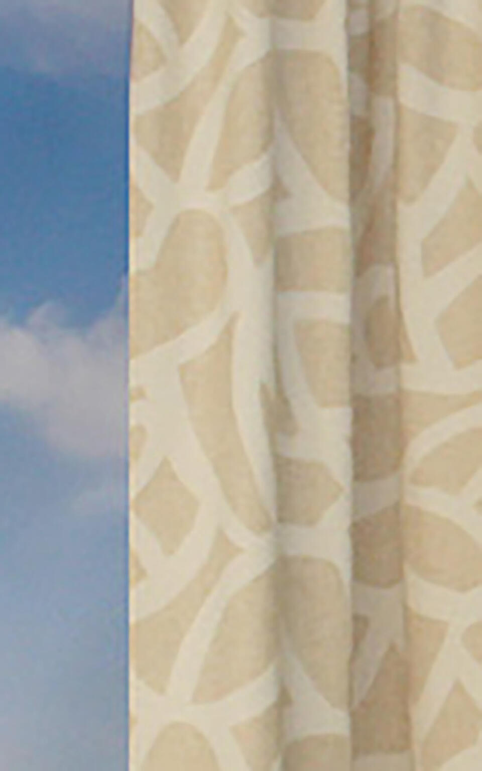 Formi is een soepele gordijnstof met een grote stoere grafische print