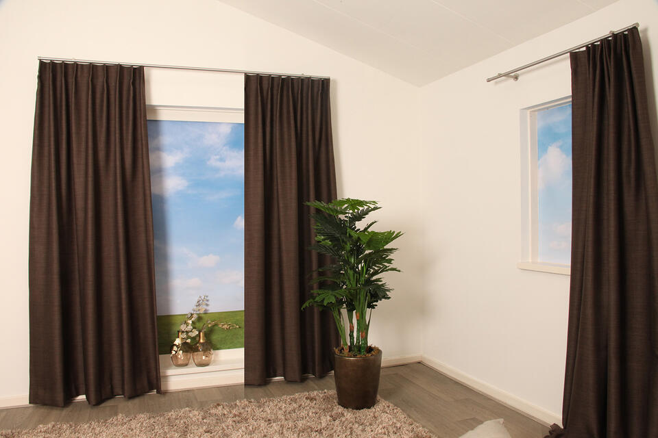 Lagune is een kamerhoge en soepel vallende dim-out met een stoere uitstraling