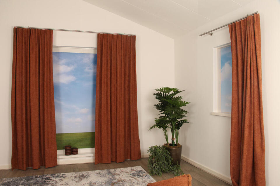 Jalhay is een kamerhoge overgordijnstof die een oase van luxe en comfort biedt aan elke ruimte