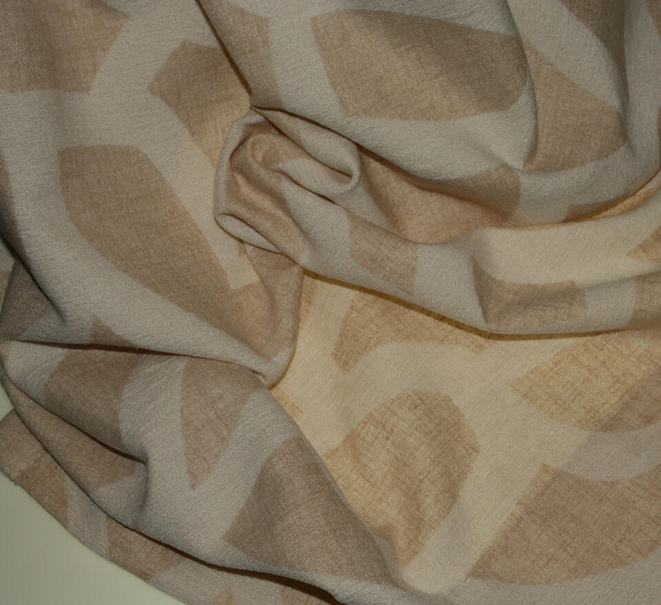 Formi is een soepele gordijnstof met een grote stoere grafische print